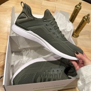 Men’s 11 APL Techloom Tracer Shoe in Green